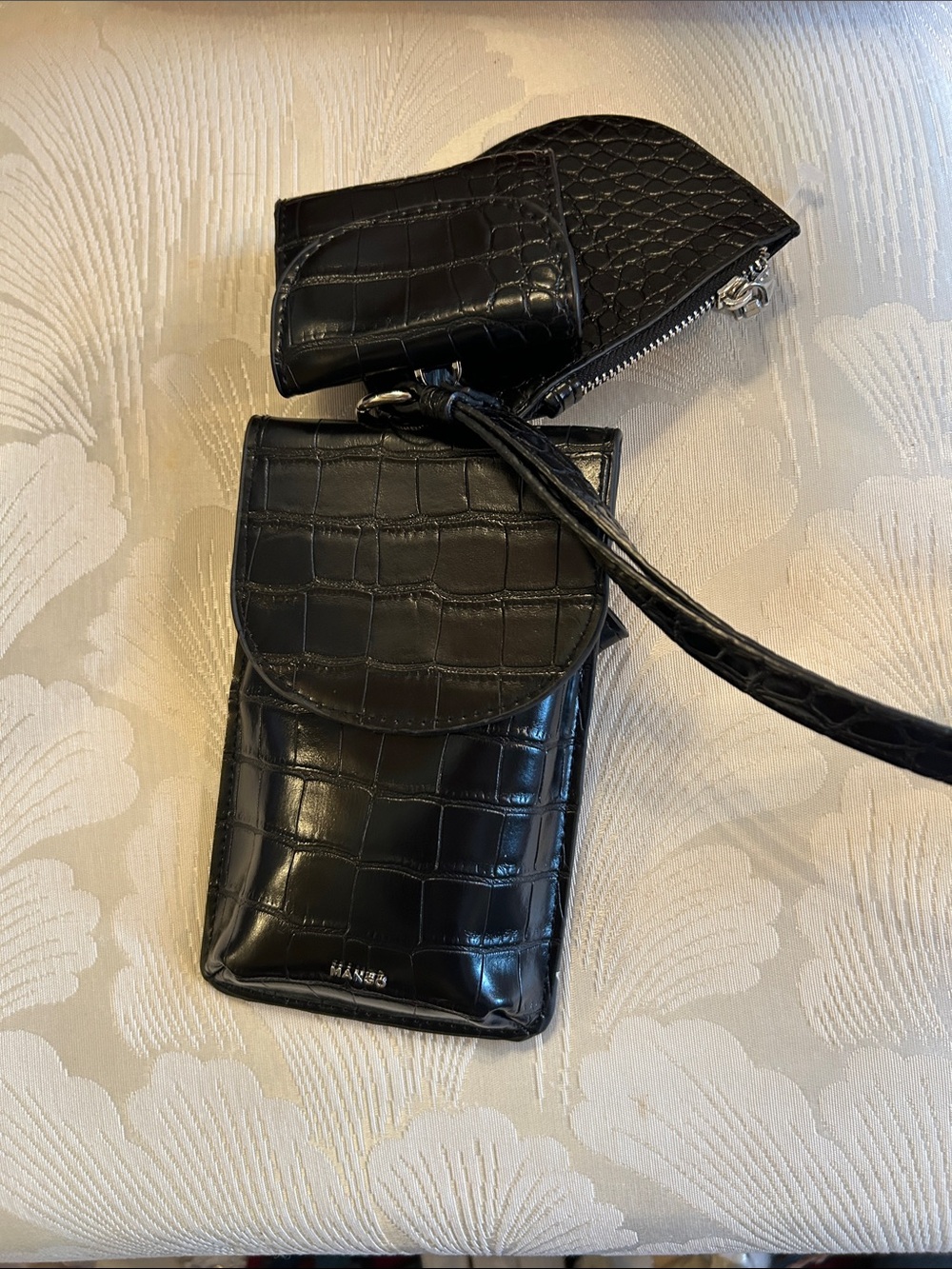 Mango Black Croc-Embossed Mini Crossbody Pouch